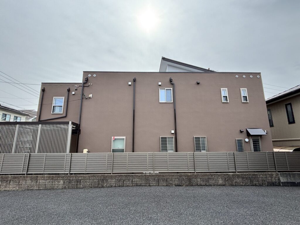 裏面の外壁もしっかり塗装できました☆