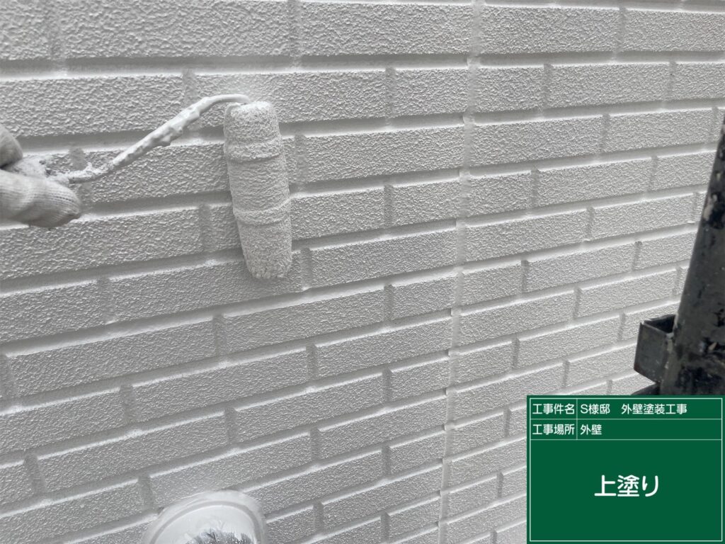 上塗りを行ないます。