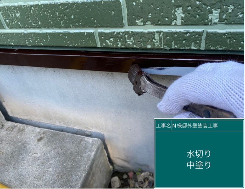 中塗りを行います