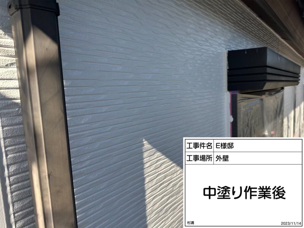 1F外壁の中塗り後です