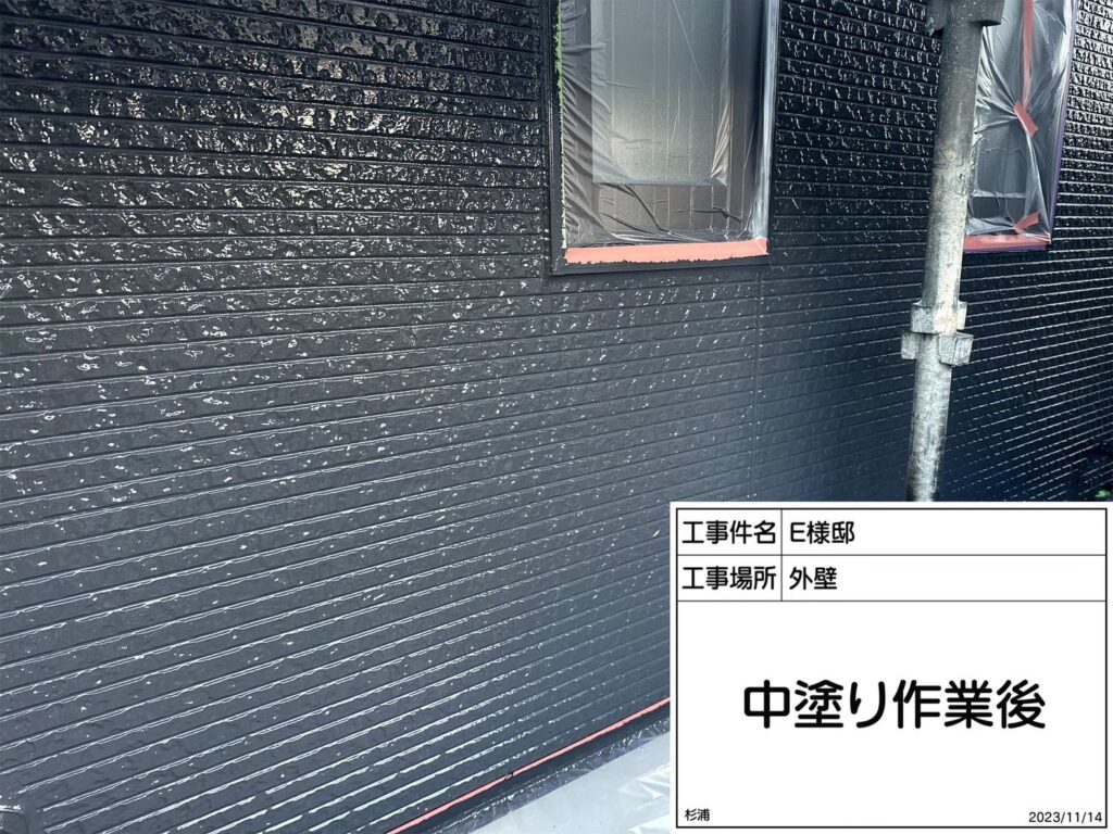 2Fの外壁の中塗り後です