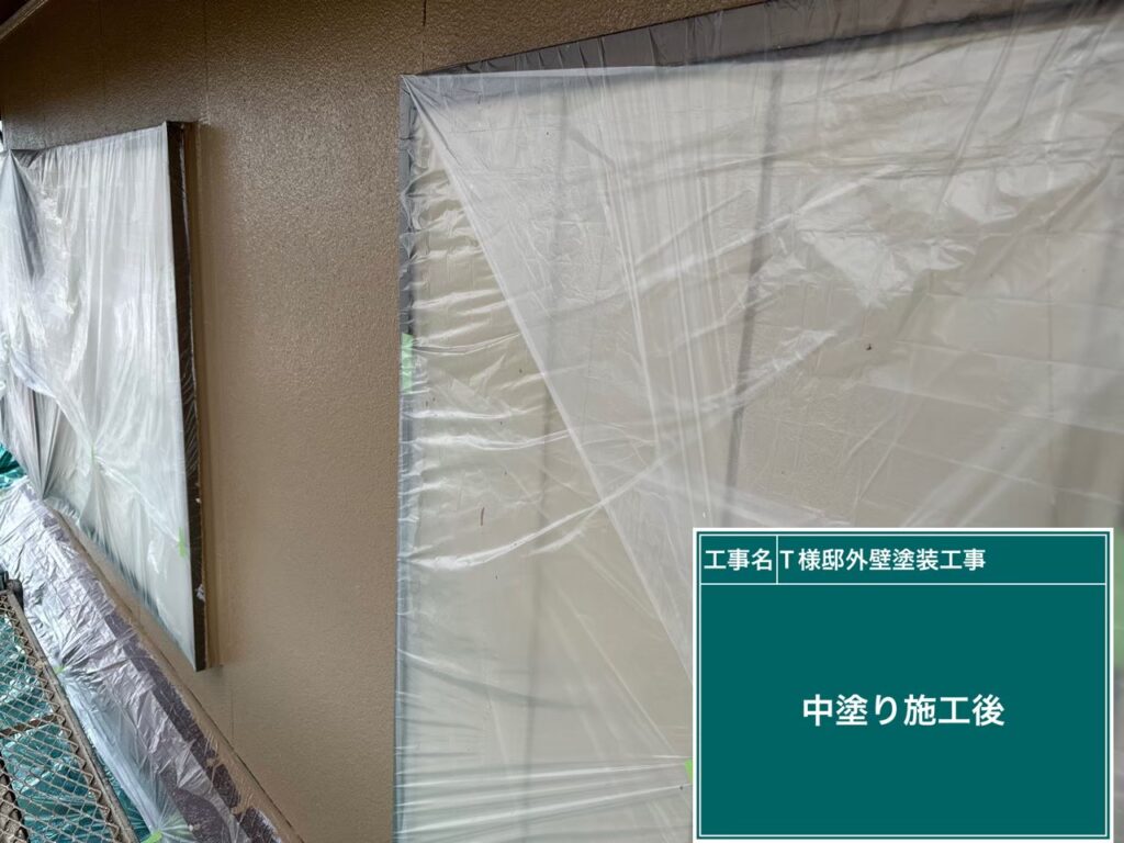 中塗りを行います。