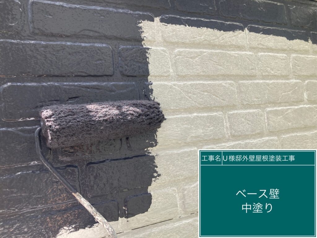 中塗りを行います