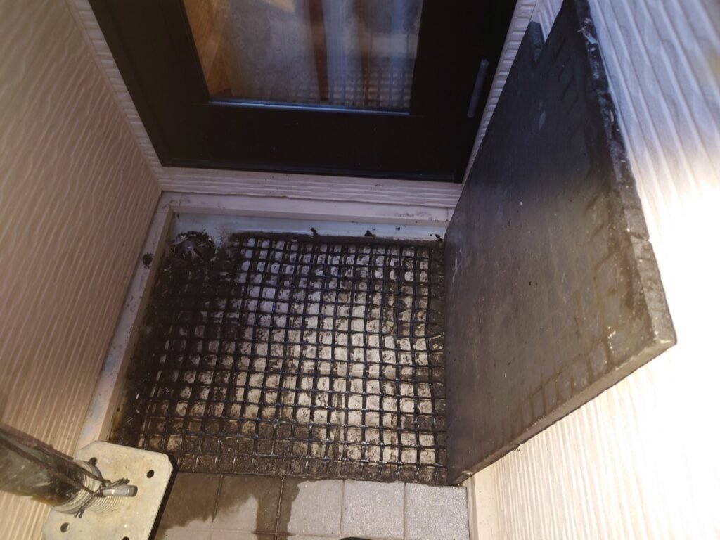 ベランダ床断熱ブロック取り外し