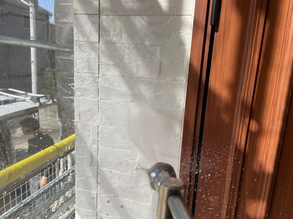 外壁バイオ液塗布②