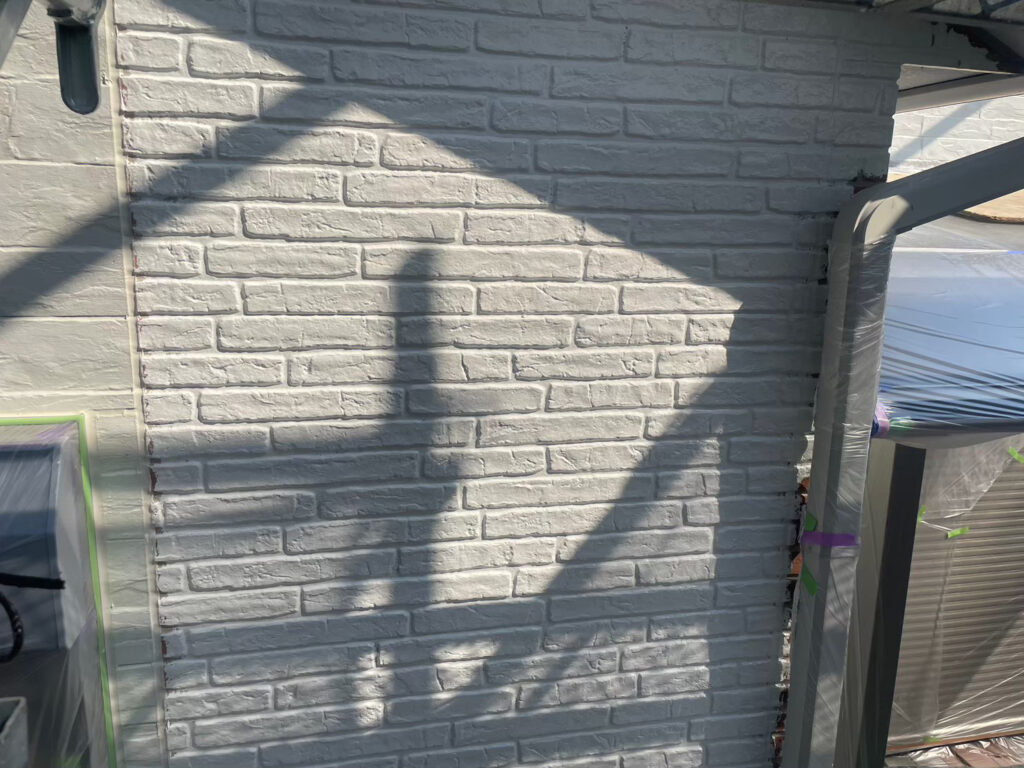 タイル調外壁の下塗り後です。