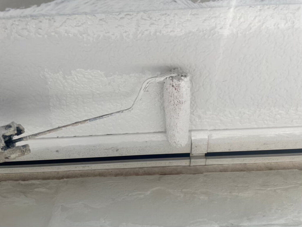 軒天仕上げ2回目です。