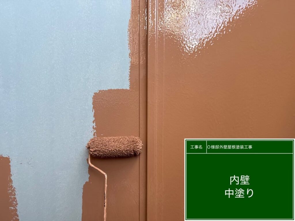 中塗りを行います。