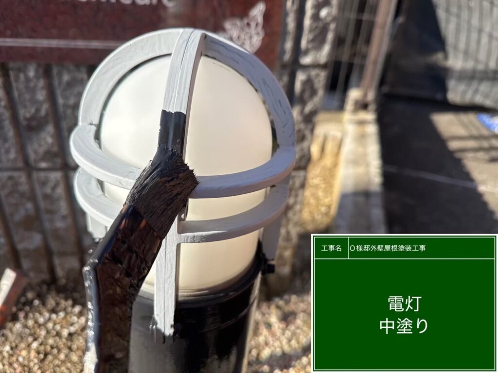 中塗りを行います。