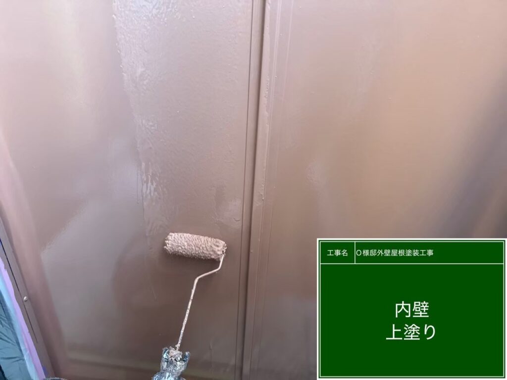 上塗りを行います。