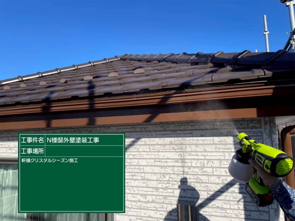 雨樋に仕上げ材の光触媒プロテクトコーティング（クリスタルシーズンtg）を塗布します✨