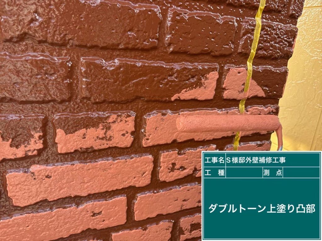 更に今回はダブルトーン工法にてせっかくの外壁ということで、お色を2色に分ける工法を採用していただきました✨