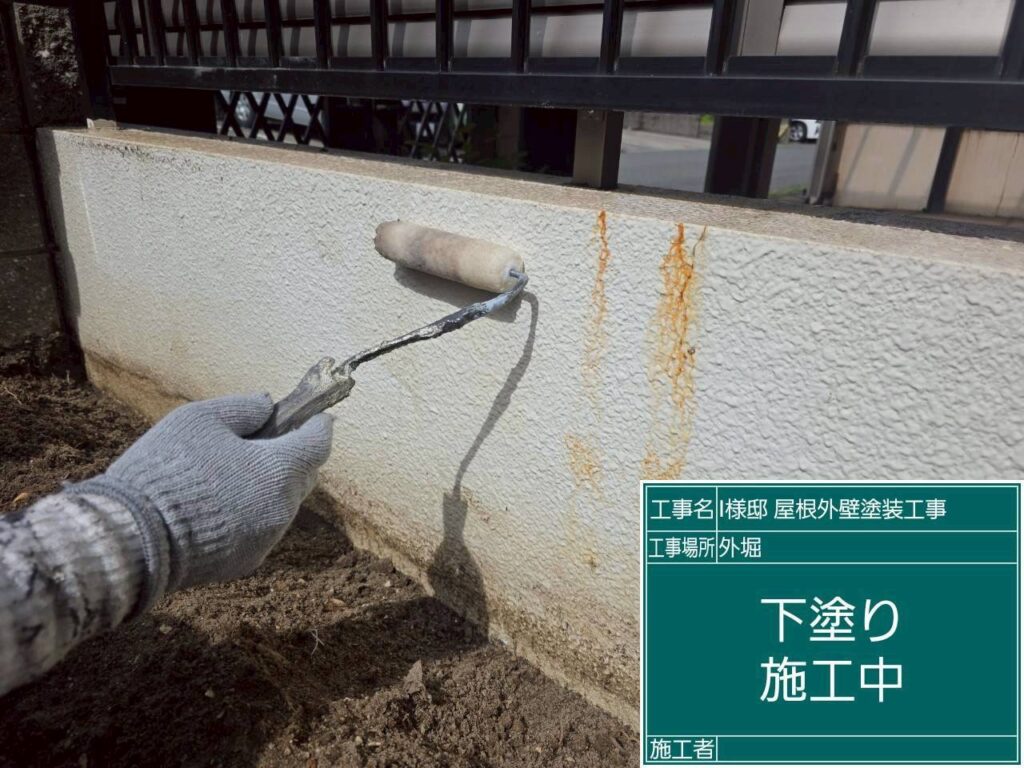下塗りを行います。
