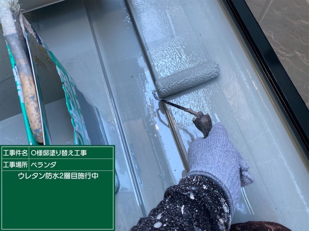 【ベランダ（バルコニー）トップコート】仕上げにトップコートにて美観性を維持し、防水層をしっかり保護します。
