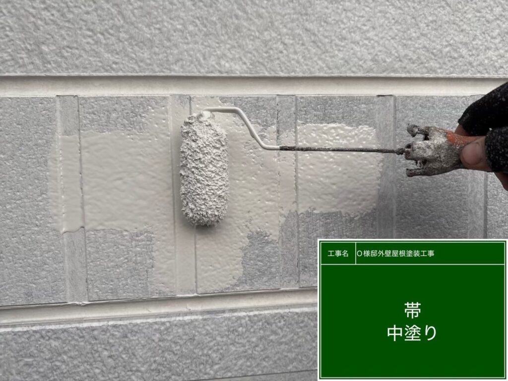 帯板　中塗りを行います。