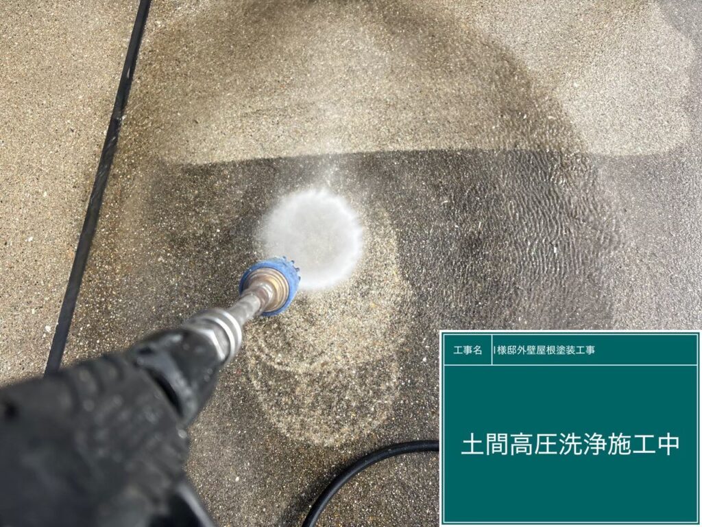 高圧ジェット洗浄中のお写真です。