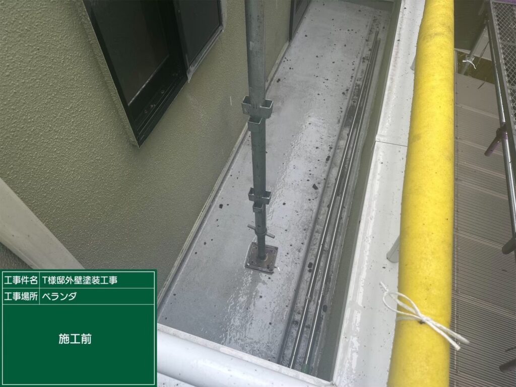 ベランダ（バルコニー）　洗浄前です。
