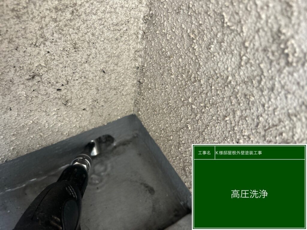 ベランダ内にあるドレンの中の汚れや詰まりを解消するため中も高圧ジェット洗浄します