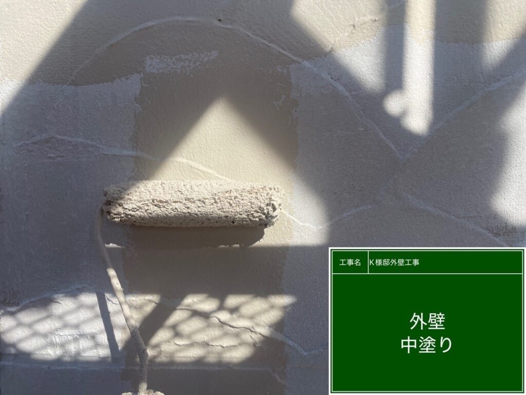 中塗りを行います