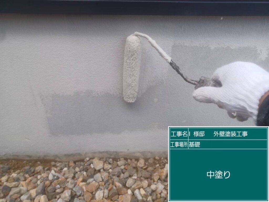 中塗りを行っています！